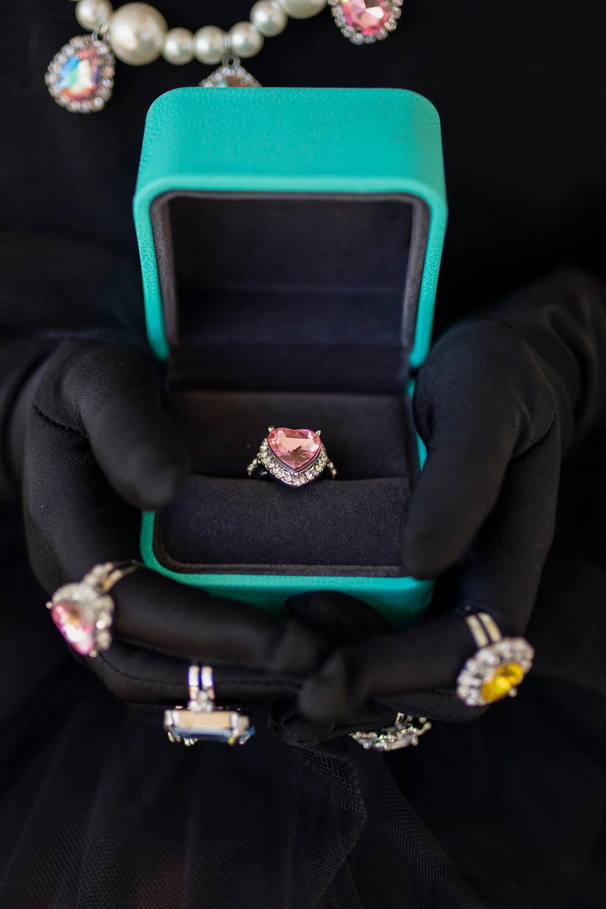 Great Pretenders The Elizabeth Jewelry Set